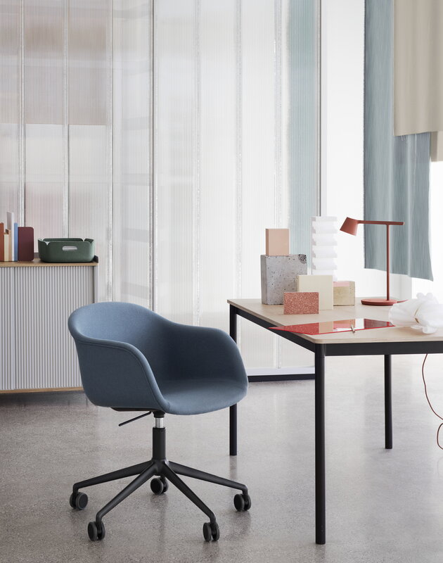Muuto Tip bordslampa, copper brown, dekorationsbild