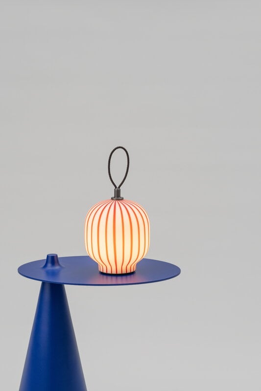 Established & Sons  Filigrana Lantern ladattava pöytävalaisin, punaraitainen, näkymä 6