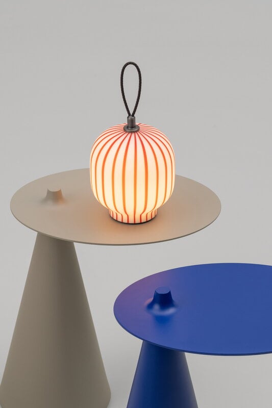 Established & Sons  Filigrana Lantern ladattava pöytävalaisin, punaraitainen, näkymä 7