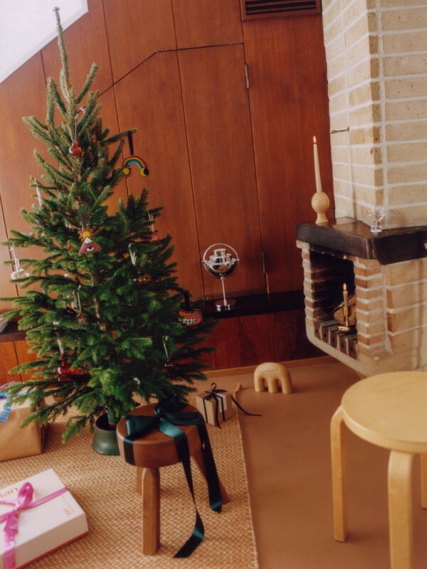 Artek Aalto stool E60, birch, decoration image