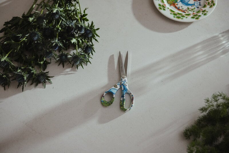 Fiskars FXI scissors, 21 cm, Satumetsä green, decoration image