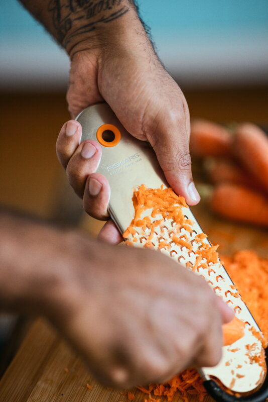 Fiskars Functional Form coarse grater, decoration image
