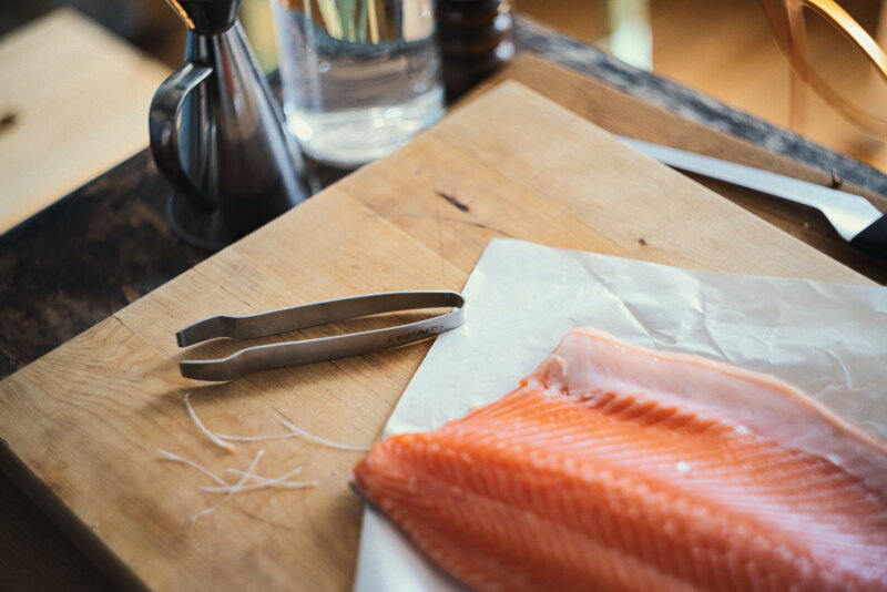 Fiskars Functional Form fish tweezers, decoration image