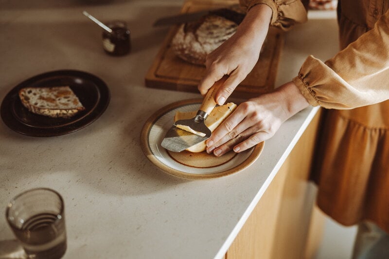 Fiskars Folken cheese slicer for hard cheese, decoration image