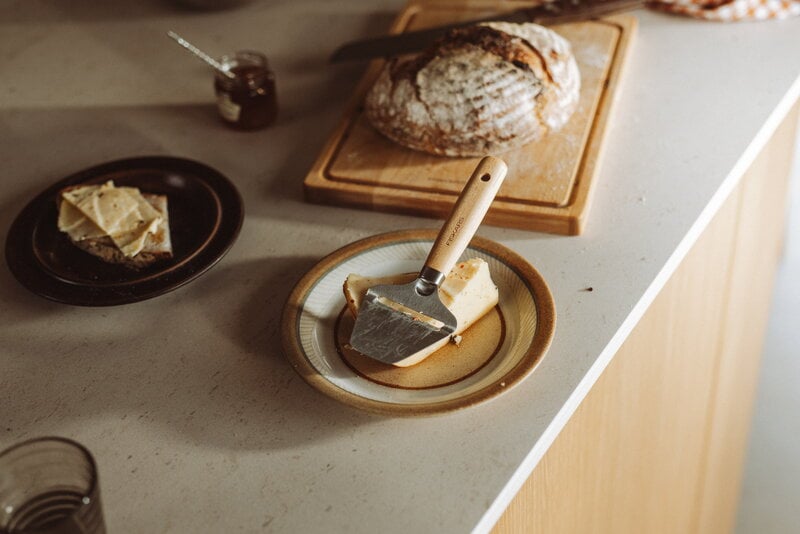 Fiskars Folken cheese slicer for hard cheese, decoration image