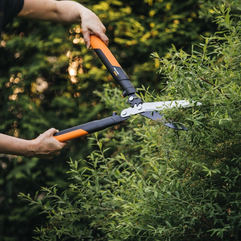 Fiskars PowerGear X hedge shear HSX92, decoration image
