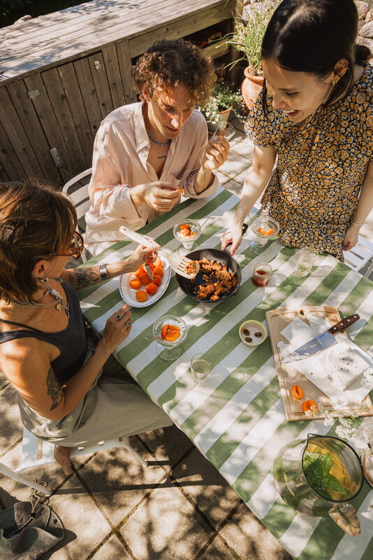 Fiskars Spatule Folken avec rainures, image décorative