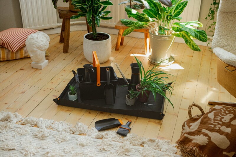 Fiskars Balcony garden toolbox, black - orange, decoration image
