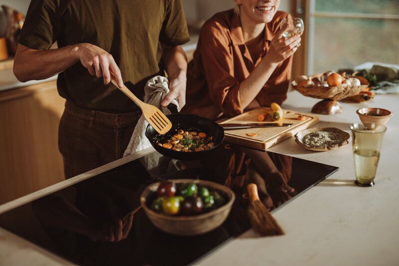 Fiskars Spatule Folken avec rainures, image décorative
