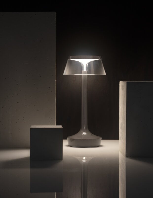 Flos Lampe de table Bon Jour Unplugged, gris orage, image décorative