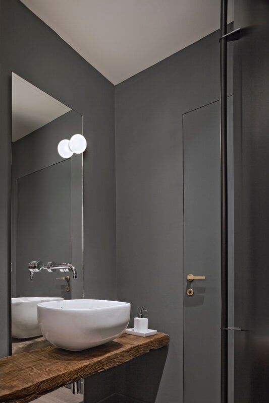 Flos Mini Glo-Ball C/W Mirror tak-/vägglampa, dekorationsbild