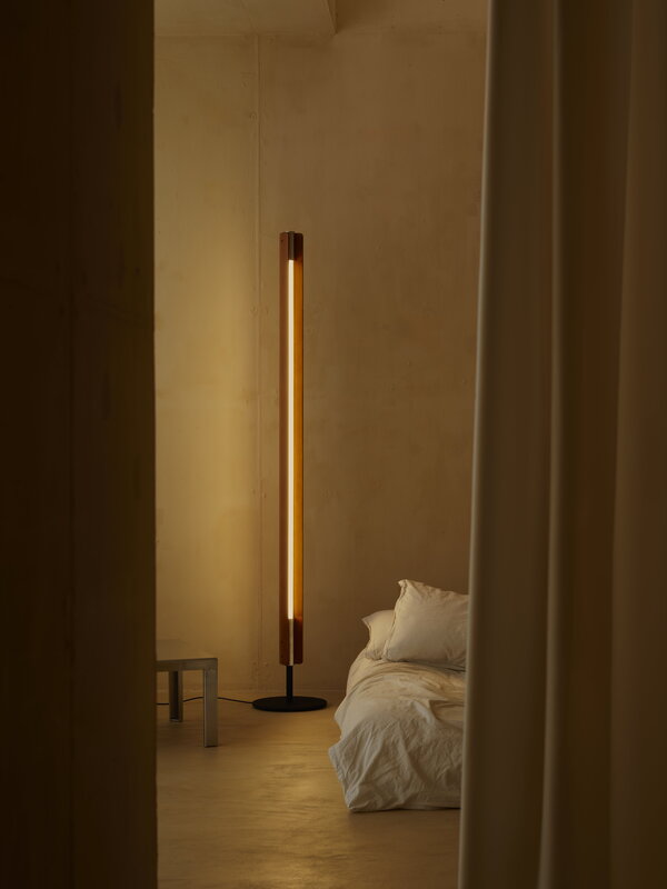 Flos Seki-han floor lamp, brown, decoration image