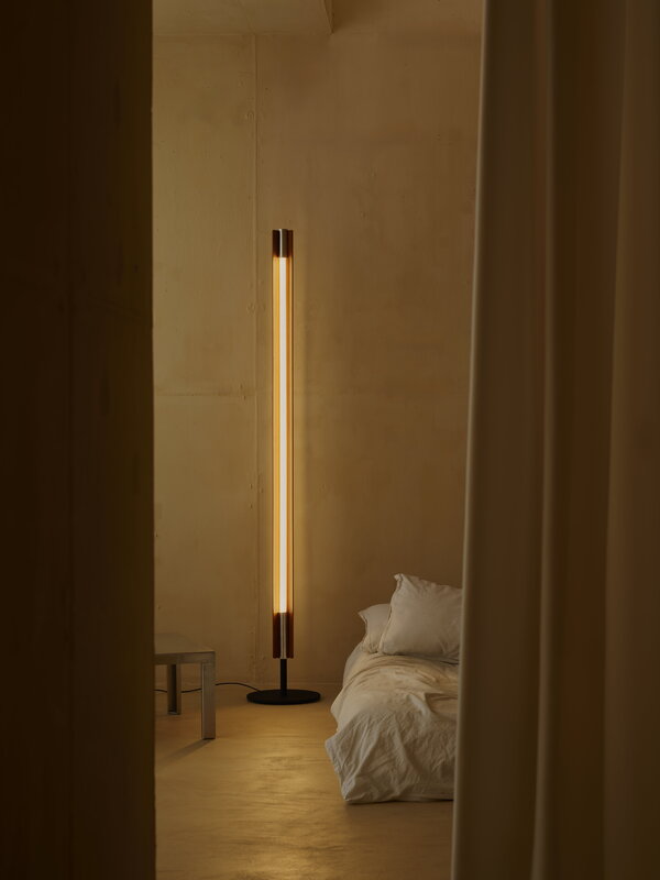 Flos Seki-han floor lamp, brown, decoration image