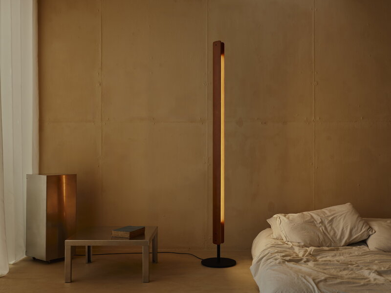 Flos Seki-han floor lamp, brown, decoration image