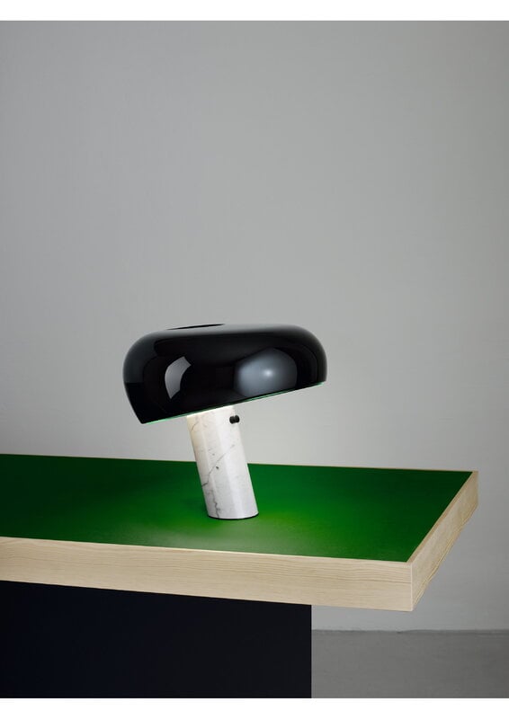 Flos Snoopy bordslampa, svart, dekorationsbild