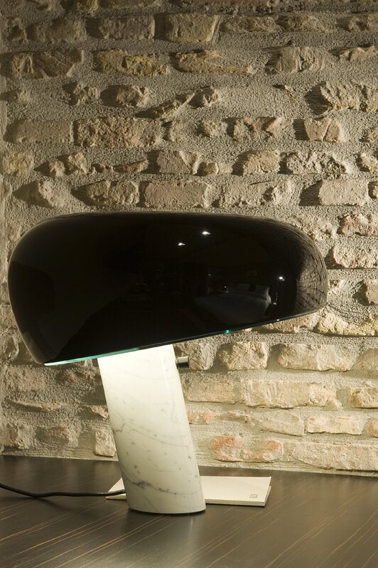 Flos Snoopy bordslampa, svart, dekorationsbild