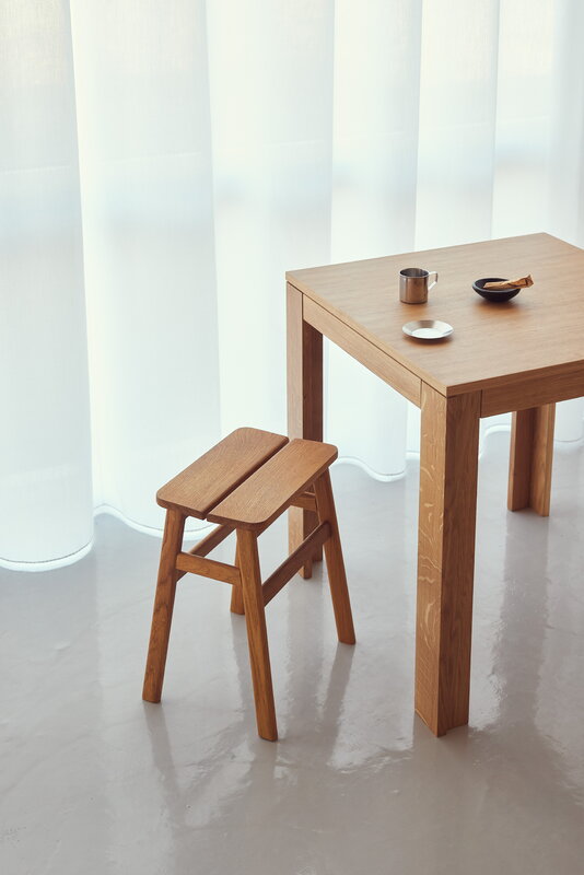 Form & Refine Angle standard stool, 45 cm, oiled oak, decoration image