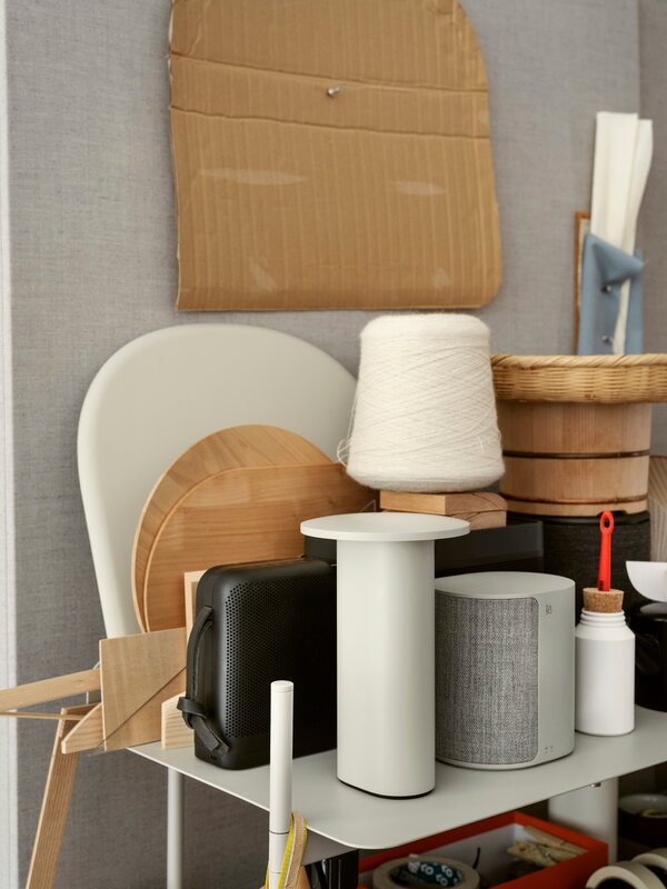 Fritz Hansen Solae portable lamp, white, decoration image