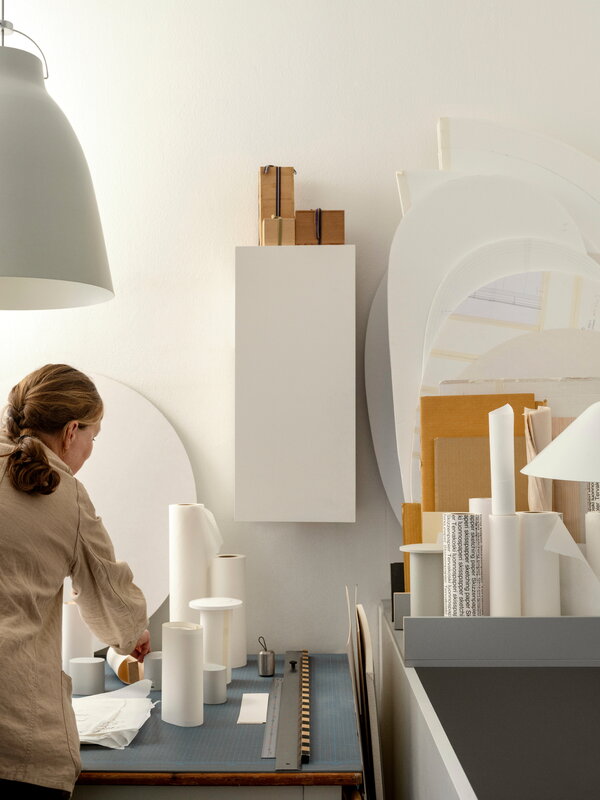 Fritz Hansen Solae portable lamp, white, decoration image
