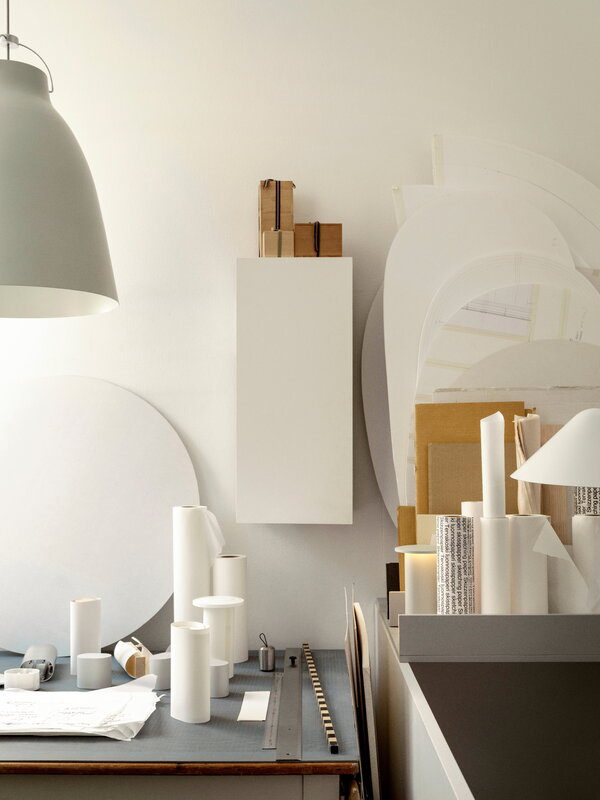 Fritz Hansen Solae portable lamp, white, decoration image