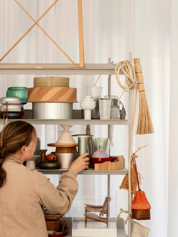 Fritz Hansen Solae portable lamp, light green, decoration image