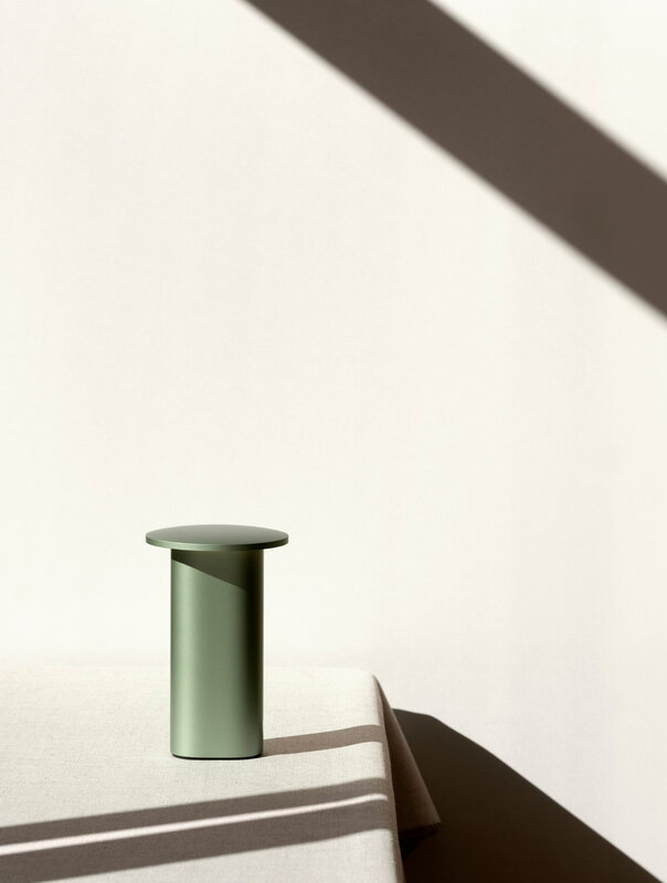 Fritz Hansen Solae portable lamp, light green, decoration image
