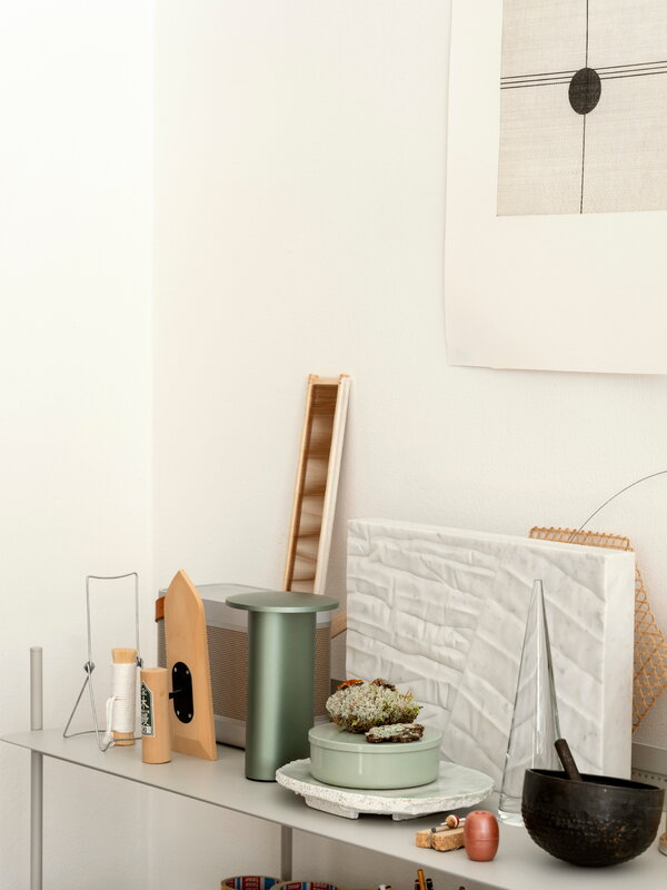Fritz Hansen Solae portable lamp, light green, decoration image
