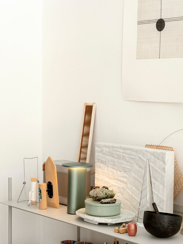 Fritz Hansen Solae portable lamp, light green, decoration image