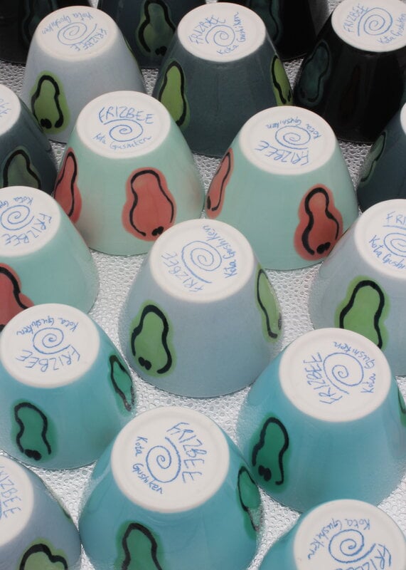 Frizbee Ceramics Super cup, Kawaii, 75 ml, KOTA hellblaugrau, dekorationsbild