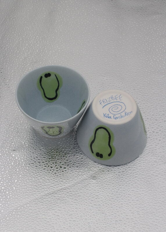 Frizbee Ceramics Super cup, Kawaii, 75 ml, KOTA hellblaugrau, dekorationsbild