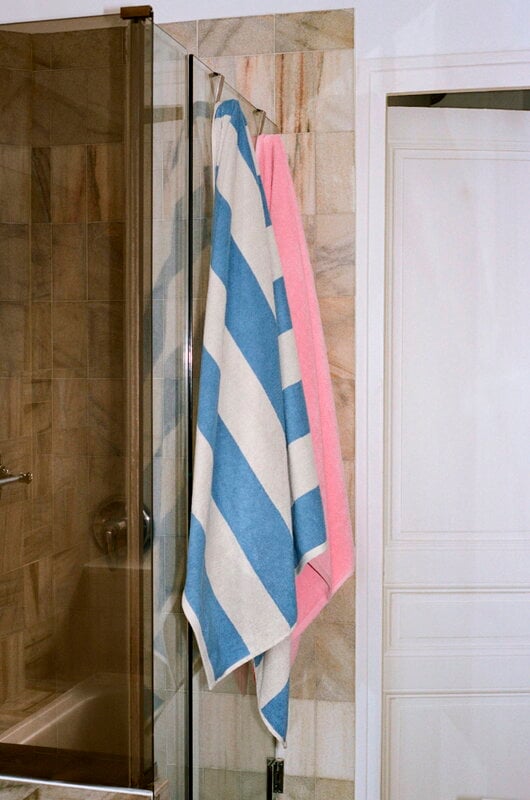 https://media.fds.fi/decor_image/800/Frotte_Stripe_Bath_Sheet_blue_Mono_Bath_Sheet_pink.jpg