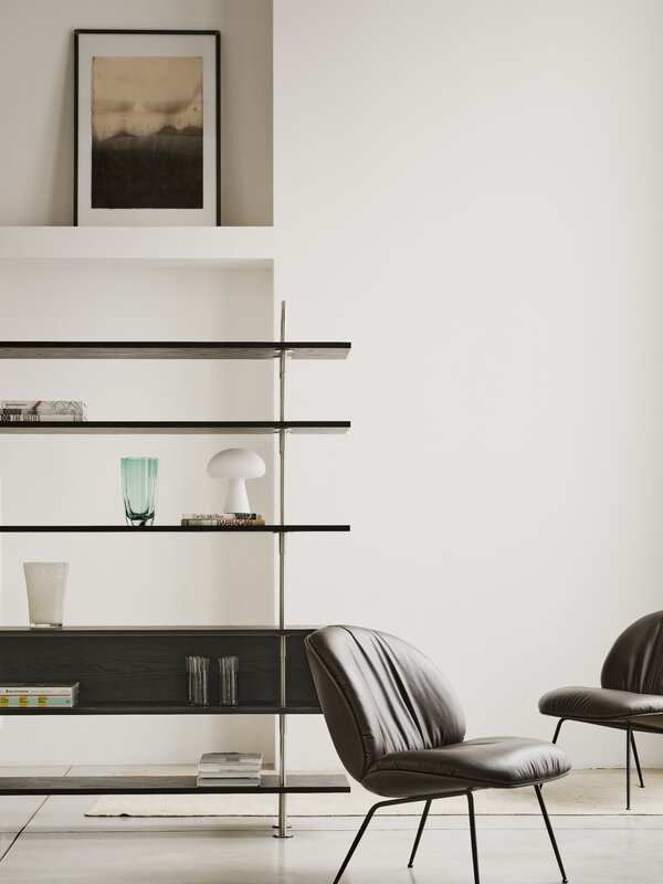 GUBI Fauteuil Beetle Soft, conique noir mat - Cuir Smooth Coffee, image décorative