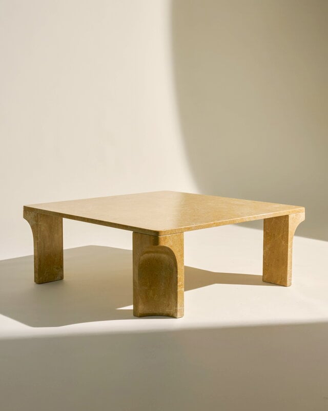 GUBI Doric sohvapöytä, 80 x 80 cm, honey amber marmori, näkymä 9