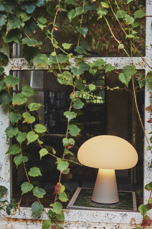 GUBI Obello portable table lamp, frosted glass, decoration image