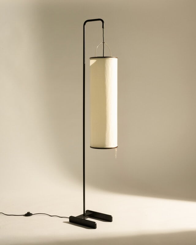GUBI Silk Lantern lattiavalaisin, luonnonvalkoinen silkki - mattamusta, näkymä 9