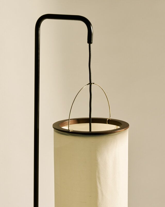GUBI Silk Lantern lattiavalaisin, luonnonvalkoinen silkki - mattamusta, näkymä 6