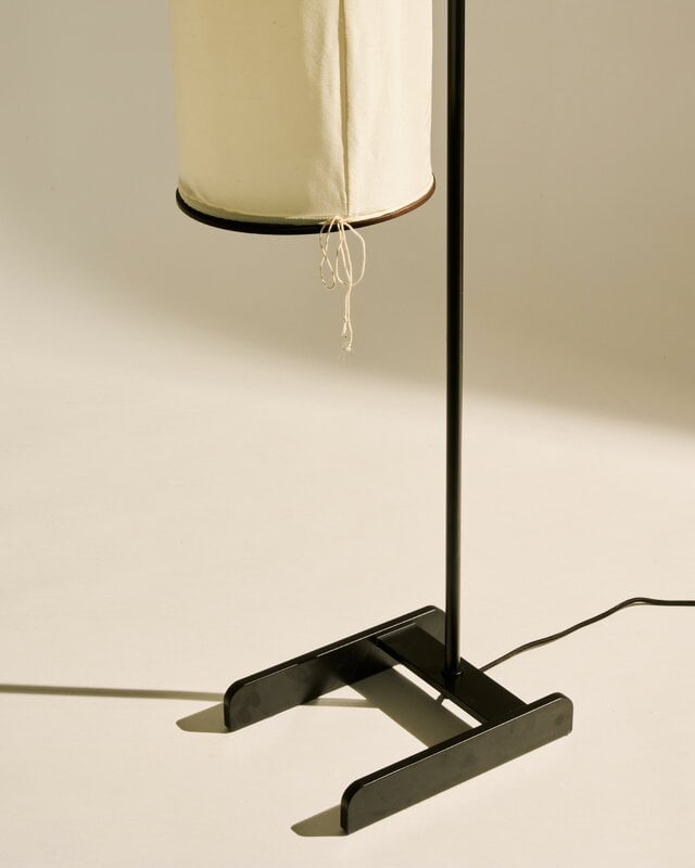 GUBI Silk Lantern lattiavalaisin, luonnonvalkoinen silkki - mattamusta, näkymä 7