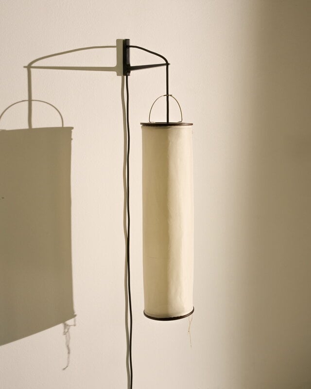 GUBI Silk Lantern seinävalaisin, luonnonvalkoinen silkki - mattamusta, näkymä 6