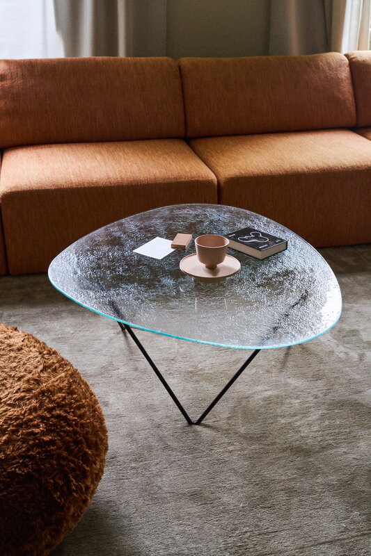 GUBI Pedrera coffee table, black - transparent structured glass