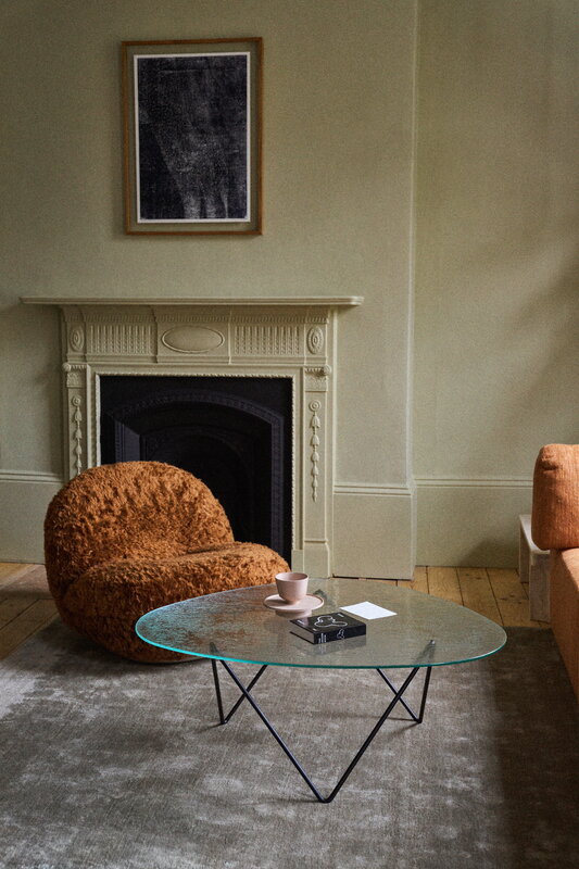 GUBI Pedrera coffee table, black - transparent structured glass