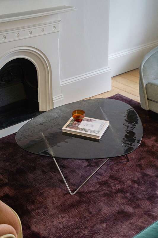 GUBI Pedrera coffee table, chrome - smoke structured glass, decoration image