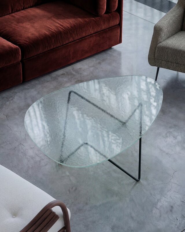 GUBI Pedrera coffee table, black - transparent structured glass, decoration image