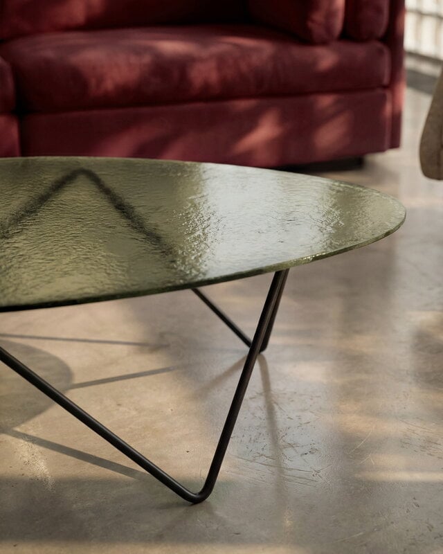 GUBI Pedrera coffee table, black - bronze structured glass, decoration image
