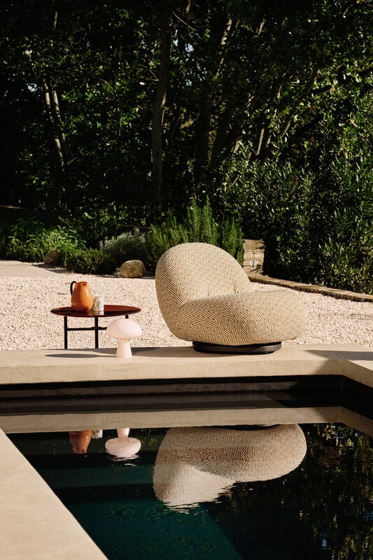 GUBI Obello portable table lamp, powder pink, decoration image