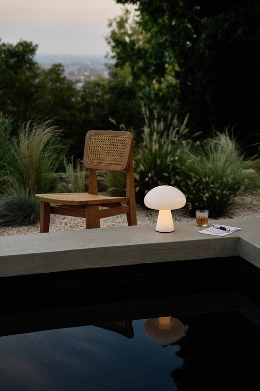 GUBI Obello portable table lamp, pearl white, decoration image