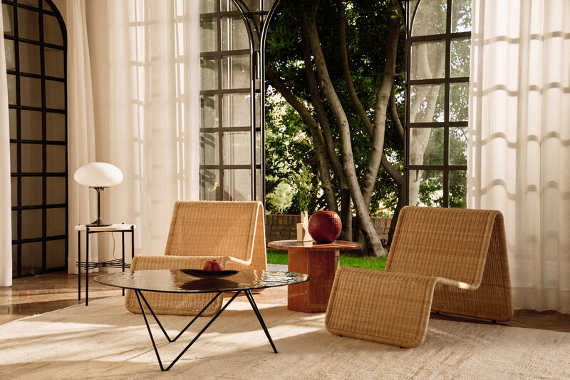 GUBI Pedrera coffee table, black - smoke structured glass, decoration image