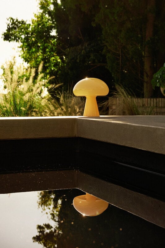 GUBI Obello lámpara de mesa portátil, amarillo suave, imagen de decoración