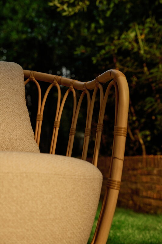 GUBI Grace Outdoor Loungesessel, natur - Plutarco 221, dekorationsbild