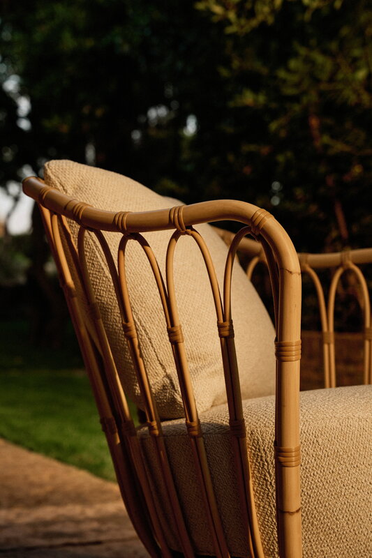 GUBI Grace Outdoor Loungesessel, natur - Plutarco 221, dekorationsbild