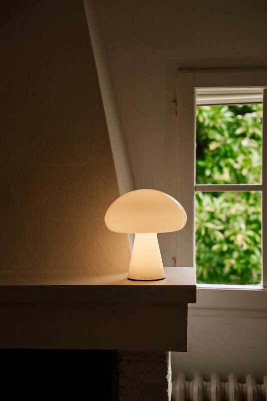GUBI Obello portable table lamp, pearl white, decoration image